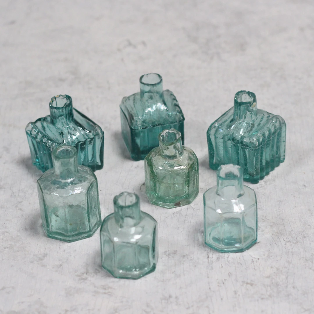 アンティークインクボトル 100年以上前に作られたガラス製小瓶