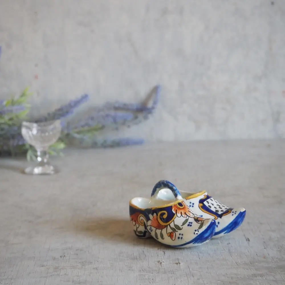 アンティークフィギュリン フランス 小さな陶器の靴置物