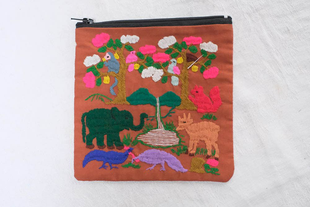 ラオス手刺繍ポーチ(森の動物・森の暮らし)Sサイズ