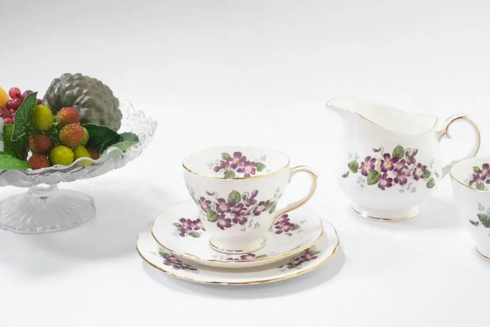 ヴィンテージ DUCHESSティーカップトリオ”Violetta” ダッチェス イギリス 菫 バイオレット ヴィンテージ食器