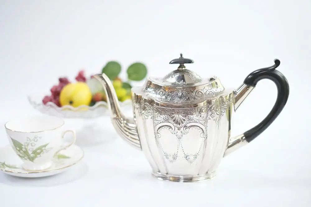 アンティーク食器 シルバープレートティーポット 貝と花