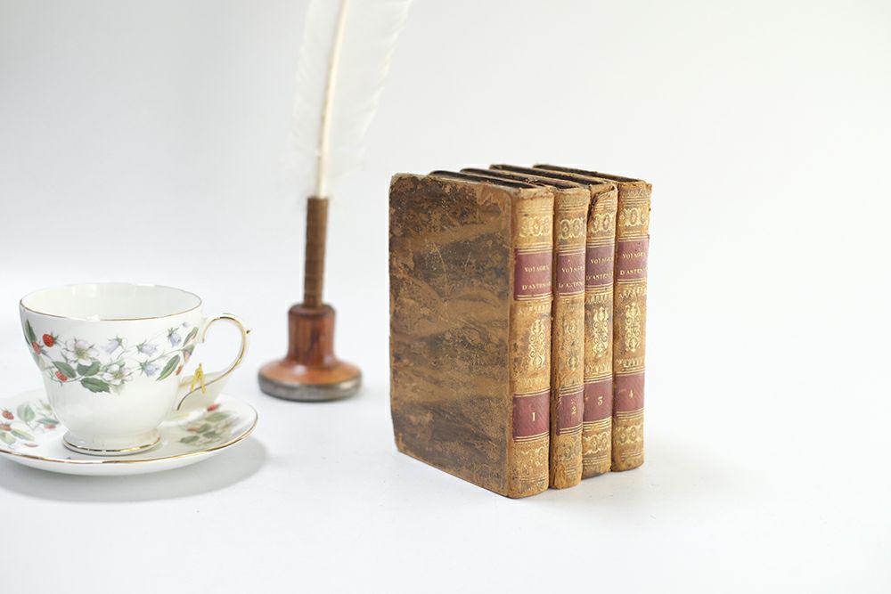 アンティークブック 1824年 フランスで200年前に出版された革張りの古書