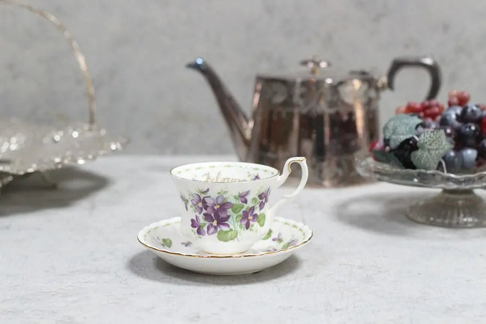ヴィンテージROYAL ALBERT(ロイヤルアルバート)カップ&ソーサ イギリス バイオレット 菫 February