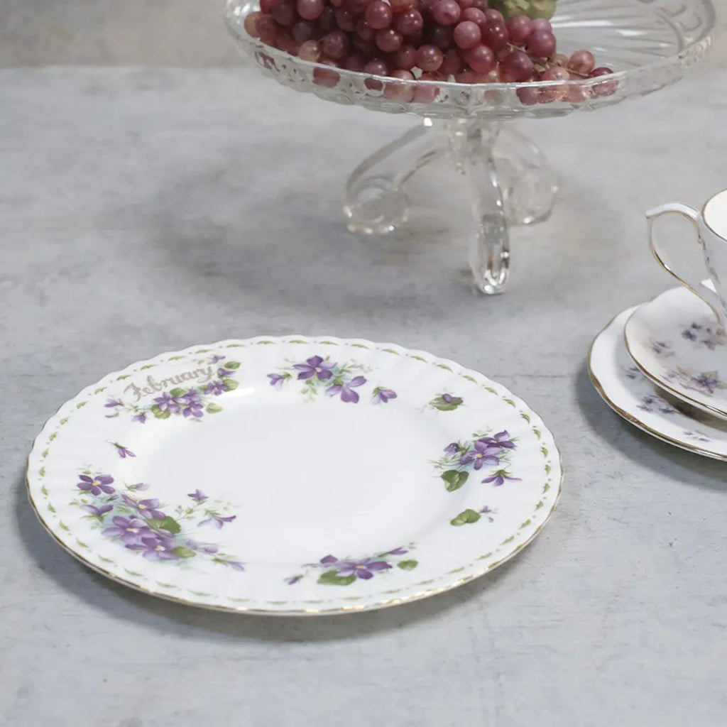 ヴィンテージROYAL ALBERT(ロイヤルアルバート)デザート皿 イギリス バイオレット 菫 February