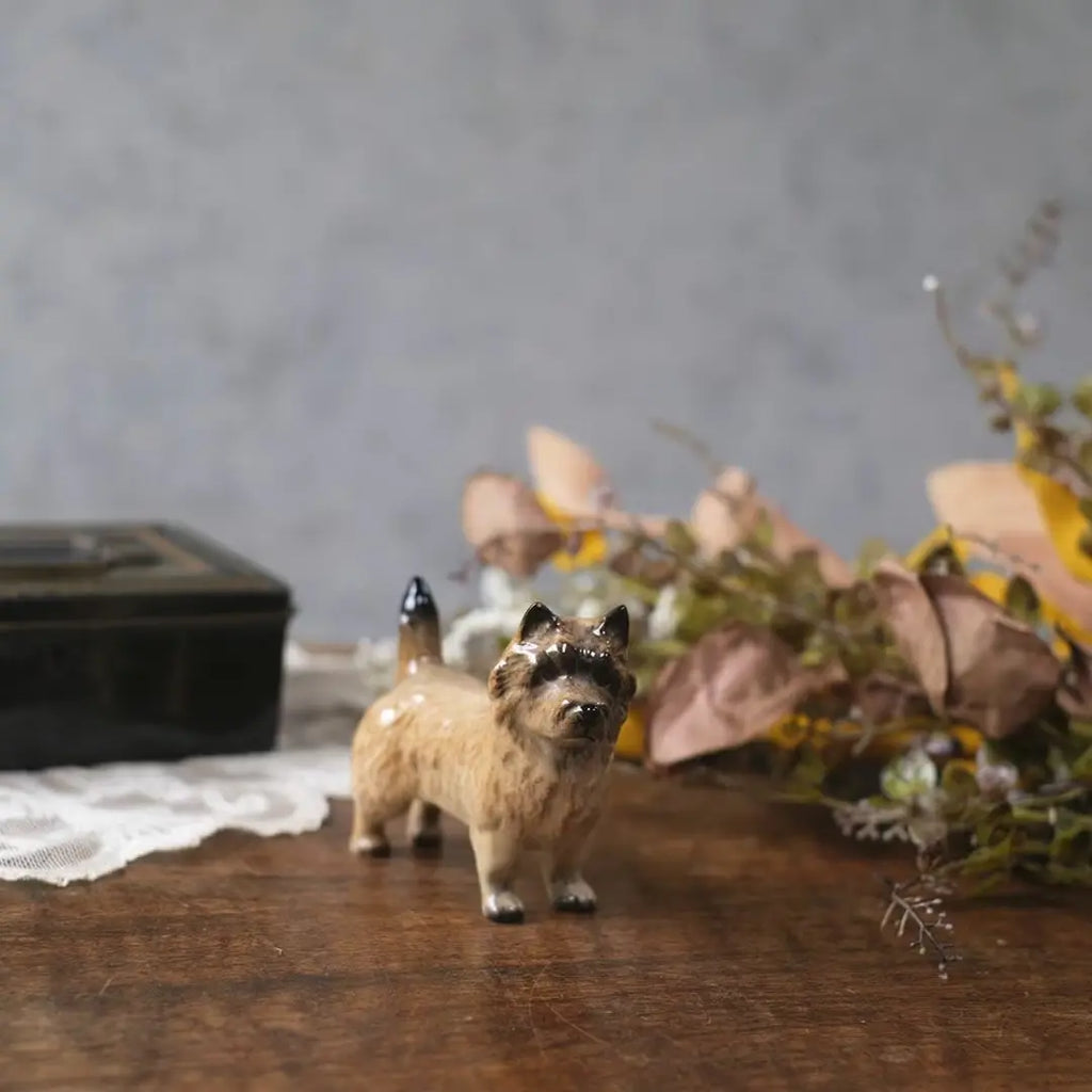 ヴィンテージ犬のフィギュリン 陶器人形 BESWICK イギリス 置物 ヨークシャーテリア