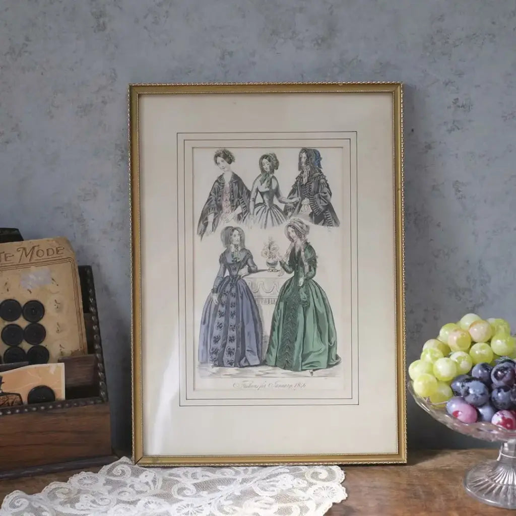 アンティークリトグラフピクチャー ドレスを着た婦人 ファッション画 石版画 イギリス アンティーク雑貨
