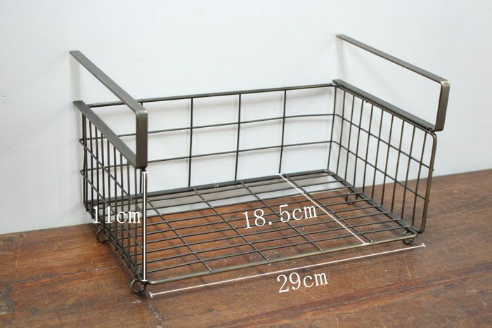 棚に引っ掛けるカゴ1