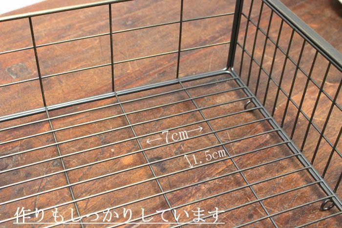 棚に引っ掛ける収納カゴ3