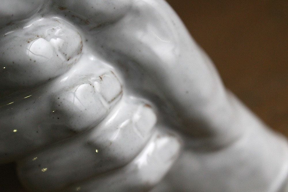 薄く釉薬をかけ下地を透かしてあります4
