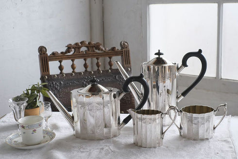 アンティークシルバープレートティー4点セット(Lunt Silversmiths)ティーポット ウォータージャグ ミルクピッチャー シュガーポットのグッドコンディションのティーセット