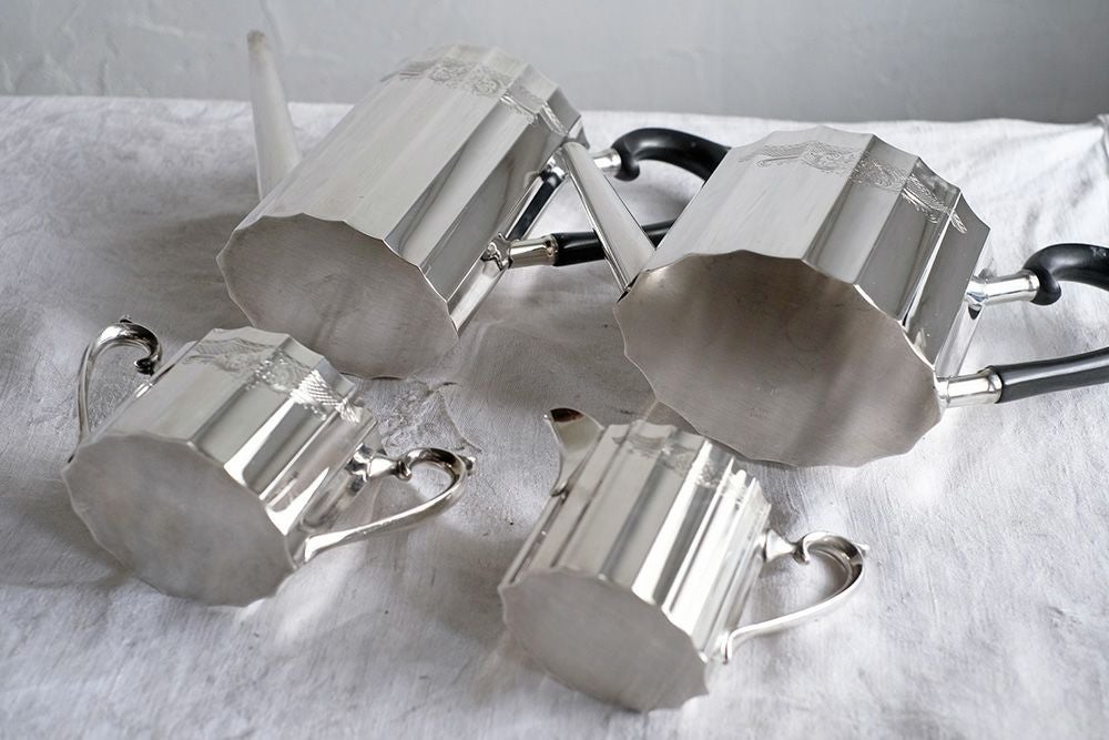 アンティークシルバープレートティー4点セット(Lunt Silversmiths)ティーポット ウォータージャグ ミルクピッチャー シュガーポットのグッドコンディションのティーセット