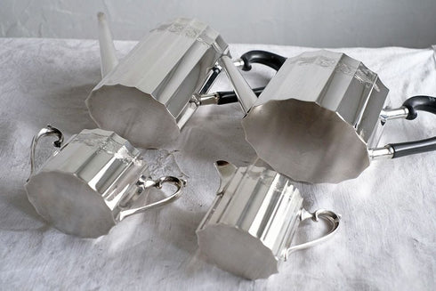 アンティークシルバープレートティー4点セット(Lunt Silversmiths)ティーポット ウォータージャグ ミルクピッチャー シュガーポットのグッドコンディションのティーセット