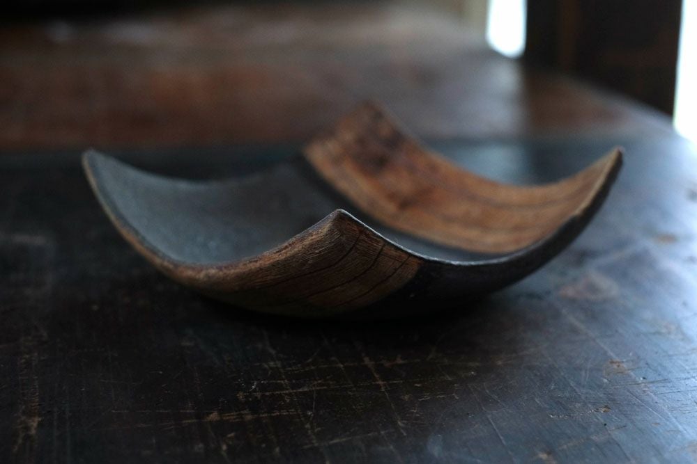 鉄黒の陶器3