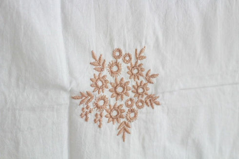 カーテンの花の刺繍4