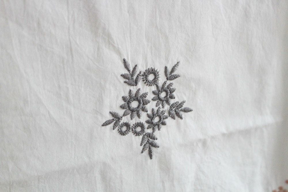 落ち着いた色の刺繍5