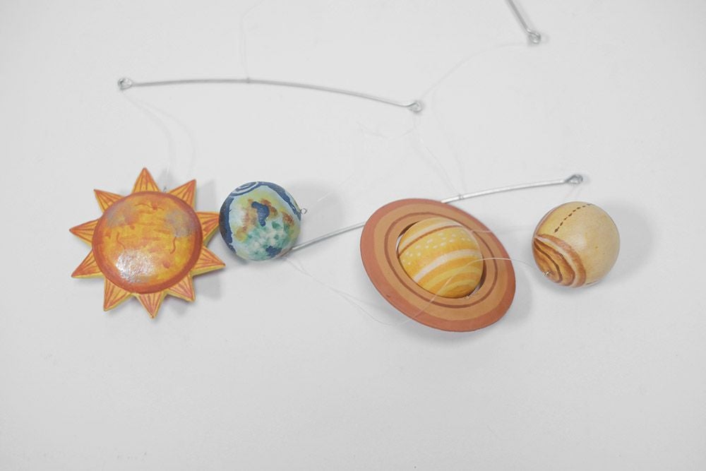 太陽、地球、土星、木星のモビール1