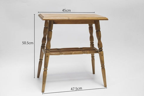 素朴なパインのサイドテーブル2