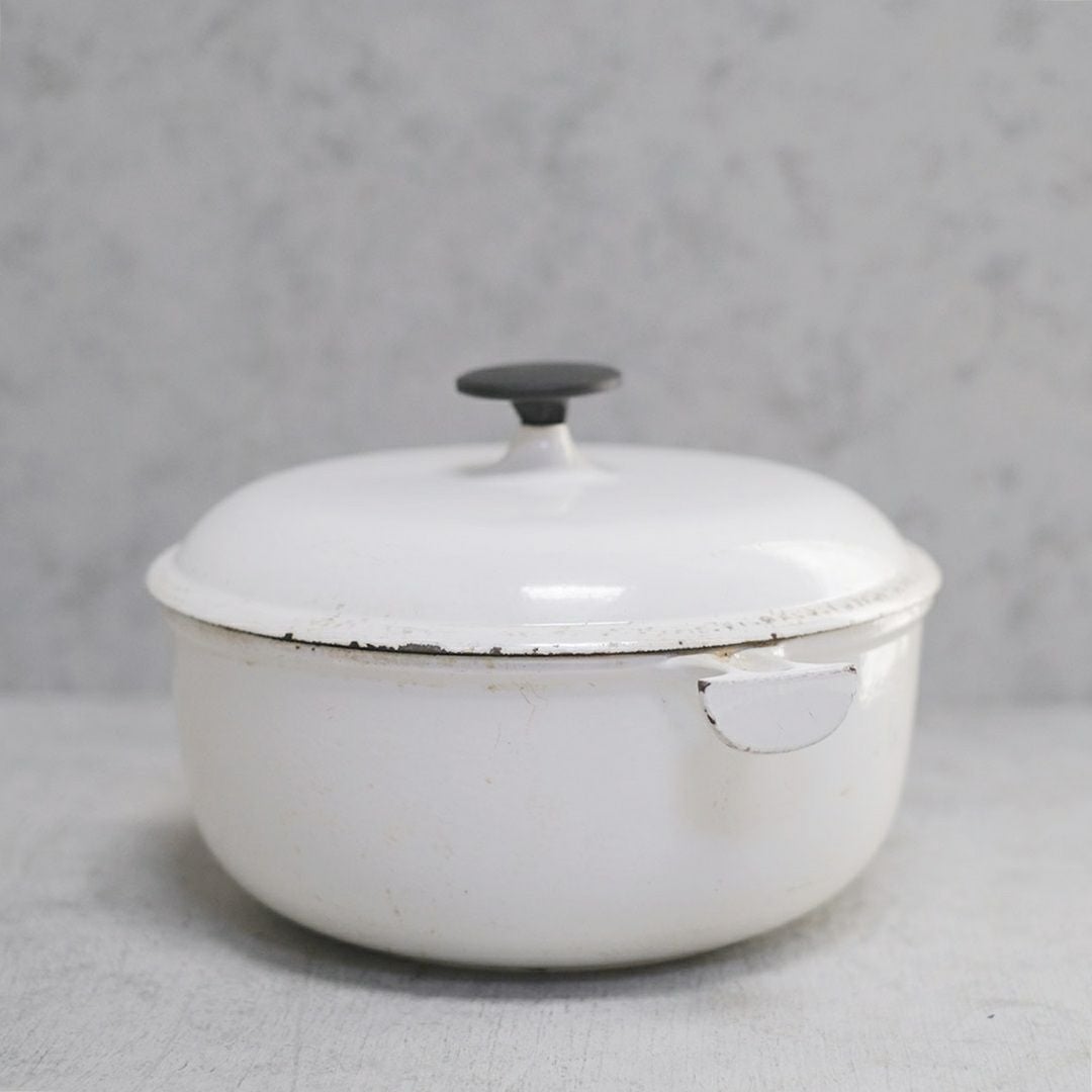 ヴィンテージ LE CREUSET（ル・クルーゼ）両手鍋 鉄鍋 白 1970年代の