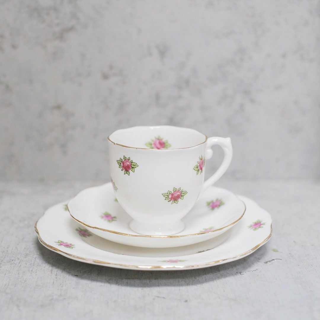 アンティーク Roslyn China ティーカップトリオ ミルクジャグ シュガー
