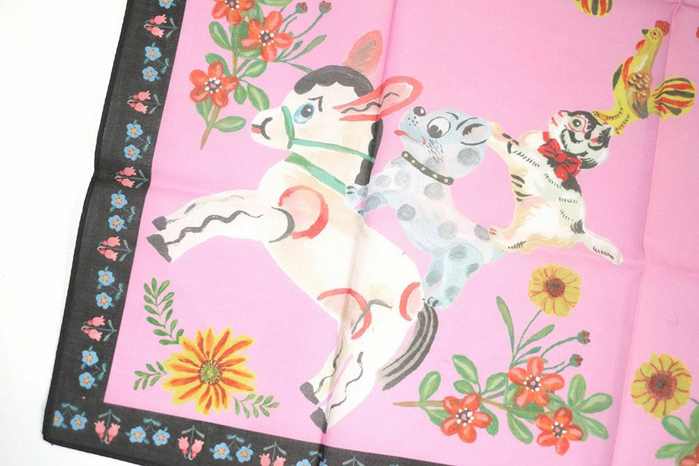 ナタリーレテのイラストの入ったハンカチ2