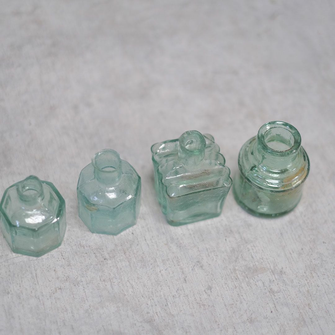 アンティークインクボトル 100年以上前に作られたガラス製の小瓶33
