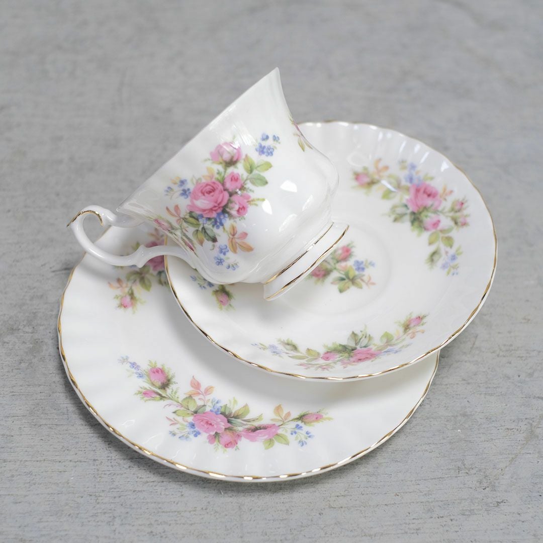 ヴィンテージティーカップトリオ Royal Albert ロイヤルアルバート MOSS ROSE モスローズ22