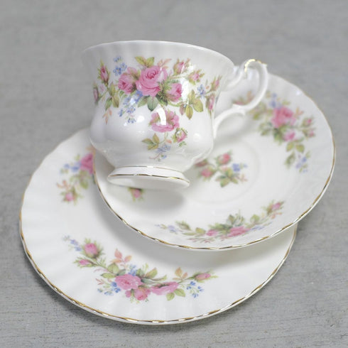 ヴィンテージティーカップトリオ Royal Albert ロイヤルアルバート MOSS ROSE モスローズ33