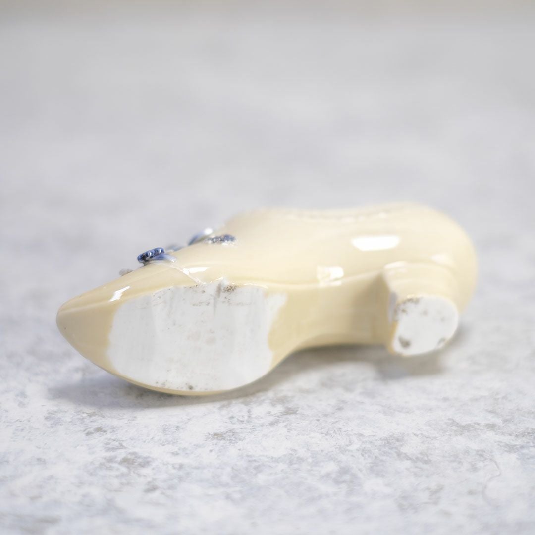 ヴィンテージ ポーセリンシューズトリンケット フランス 小さな陶器の靴 置物99