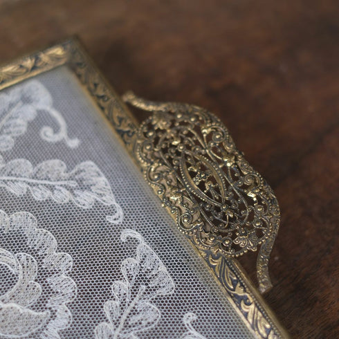 ヴィンテージ プチポワン ドレッシングトレイ ガラスの中に収められた刺繍が美しい ドレッサー用トレイ54