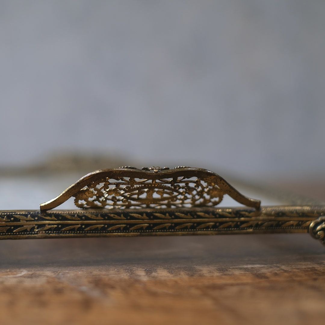 ヴィンテージ プチポワン ドレッシングトレイ ガラスの中に収められた刺繍が美しい ドレッサー用トレイ109