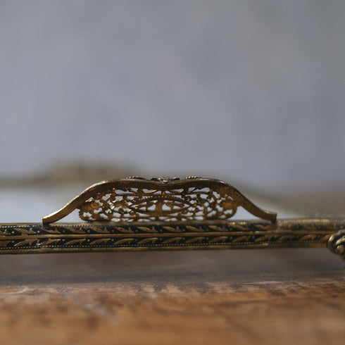 ヴィンテージ プチポワン ドレッシングトレイ ガラスの中に収められた刺繍が美しい ドレッサー用トレイ109