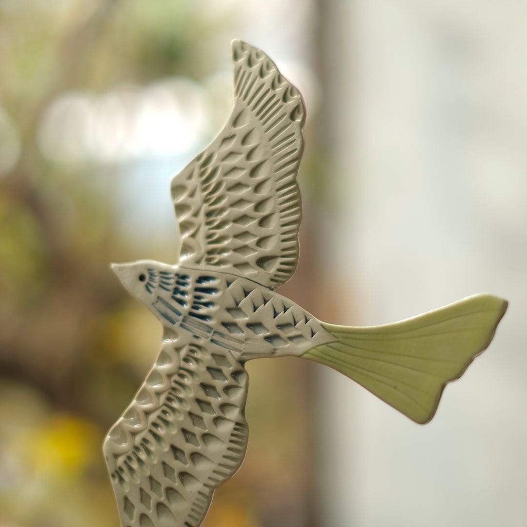 陶器の鳥のアートオブジェ Pottery studio K 金子ひとみ 作家物 空舞う鳥77