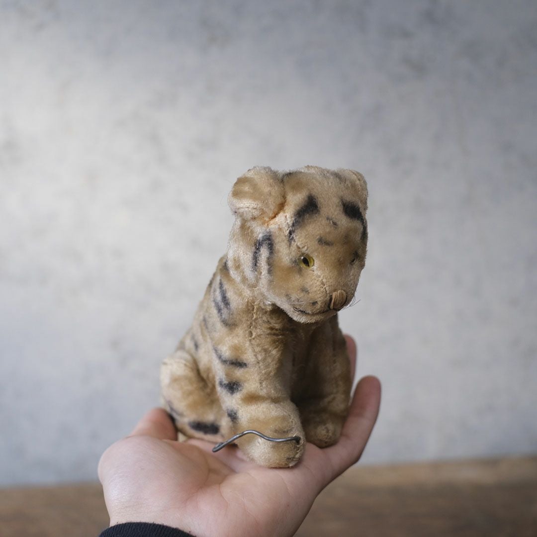 ヴィンテージ シュタイフ社 ぬいぐるみ トラ お座りポーズ(Sitting Tiger) ドイツ66
