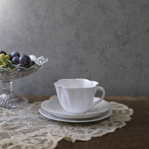 ヴィンテージティーカップトリオ SEHLLY シェリーDAINTY WHITE 白色の優美 イギリス11
