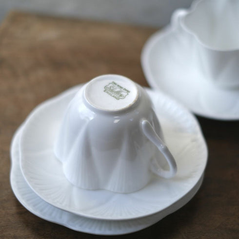 ヴィンテージティーカップトリオ SEHLLY シェリーDAINTY WHITE 白色の優美 イギリス44