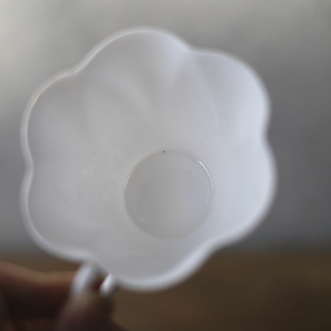 ヴィンテージティーカップトリオ SEHLLY シェリーDAINTY WHITE 白色の優美 イギリス98