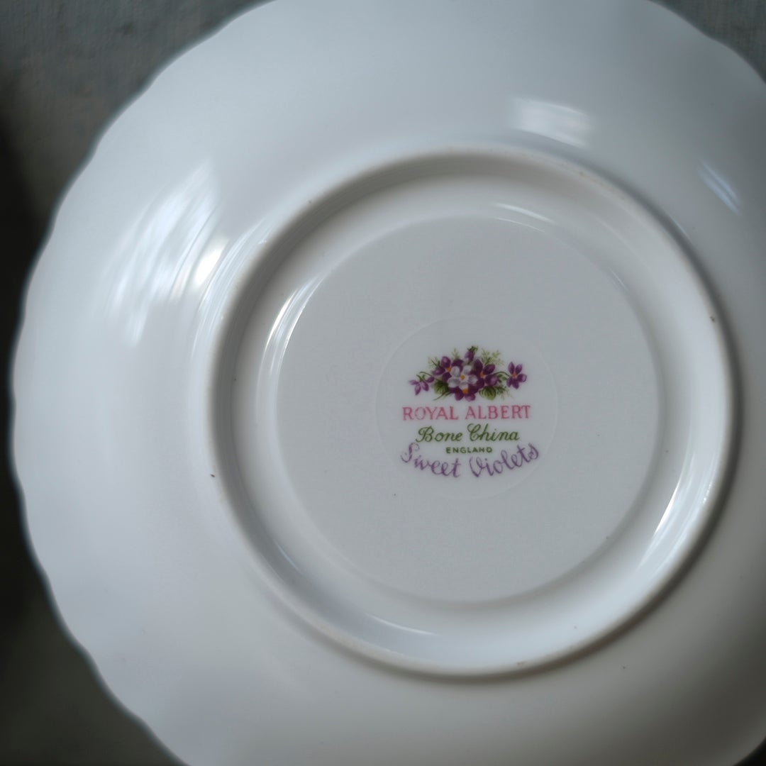 ヴィンテージティーカップトリオ Royal Albert Sweet Violets ロイヤルアルバート スウィートバイオレット イギリス