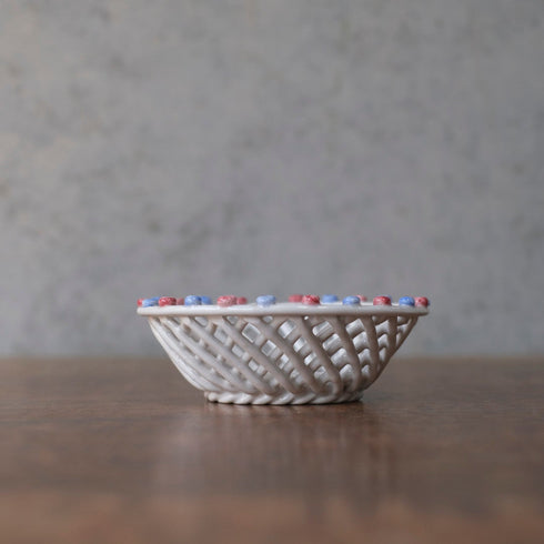 ヴィンテージ 小さな陶器のバスケット 白磁 透かし編み 花絵付け 小物入れ イタリア66