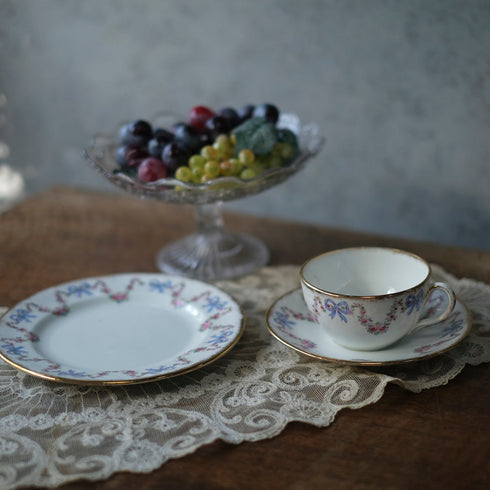 アンティーク Balmoral China リボンと薔薇のティーカップトリオ イギリス