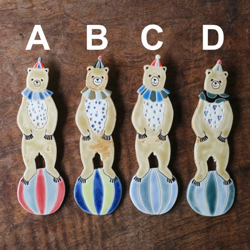 玉乗りくま壁掛けオブジェ 4種類のデザイン A B C D Pottery Studio K 陶器製手作り2