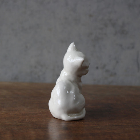 Beswick 白猫 フィギュリン 正面 青い瞳 赤い鼻 1960年代 イギリス