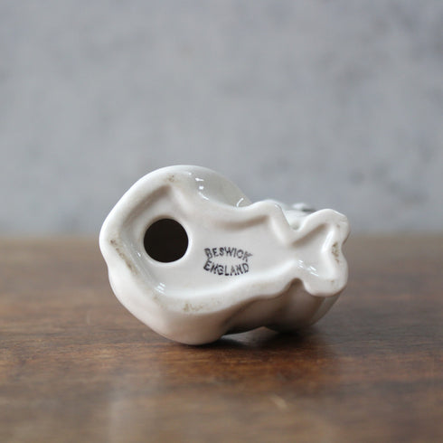 ベスウィック 猫の置物 底面 BESWICK ENGLAND 刻印 バックスタンプ