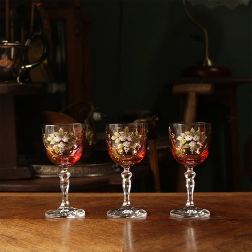アンティーク クランベリー ワイングラス エナメル フランス 3脚を並べた全体のイメージ