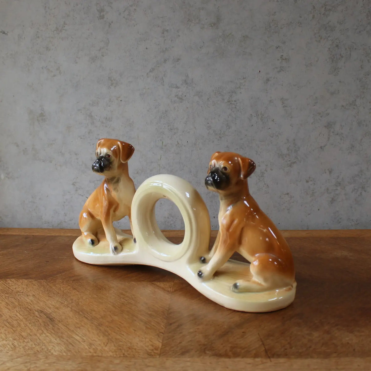 ヴィンテージ 犬の置物 ボクサー2匹とリング 陶器のオブジェ オランダ
