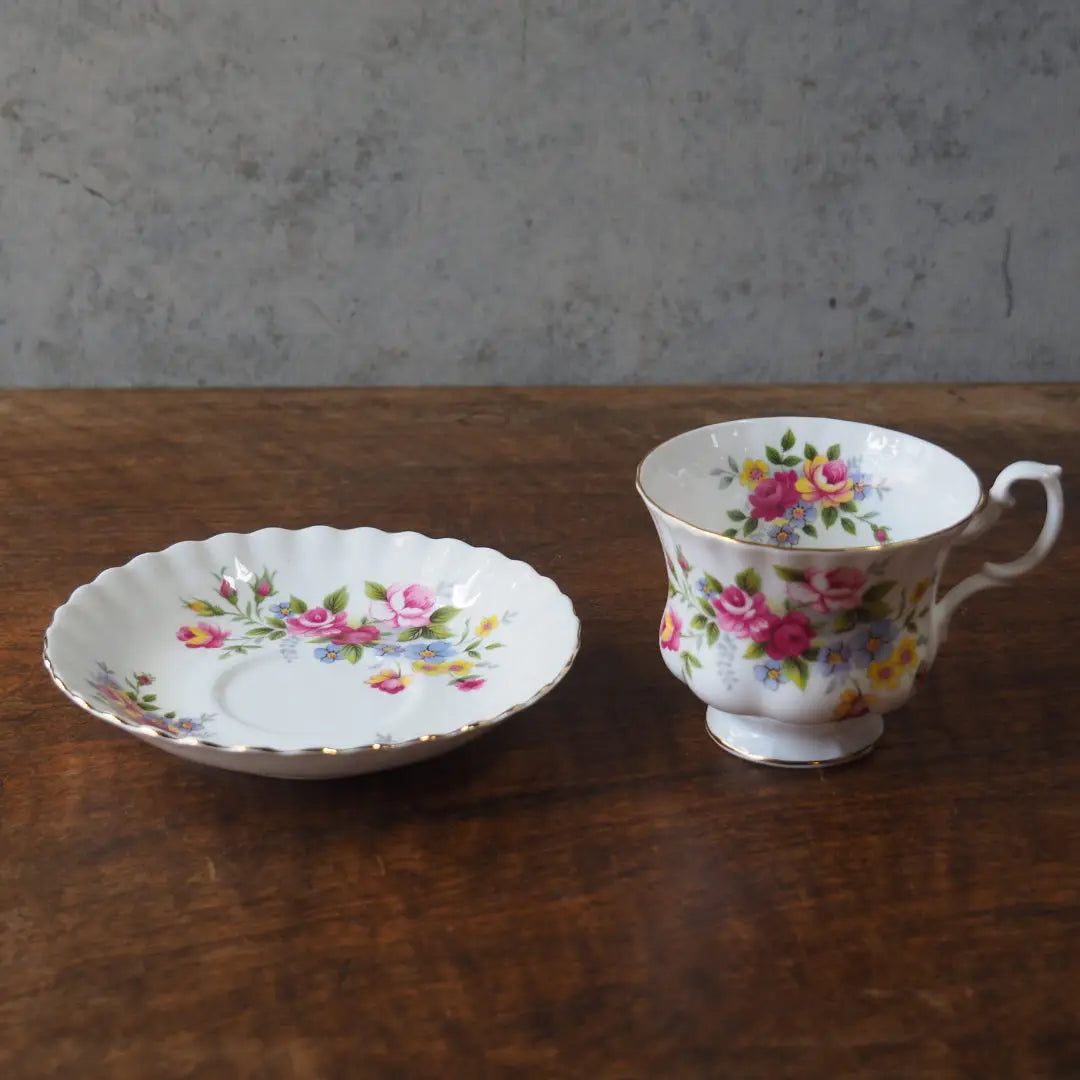 ヴィンテージ ティーカップトリオ Royal Albert ロイヤルアルバート
