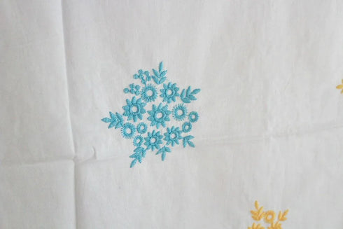 お花の刺繍カーテンB7