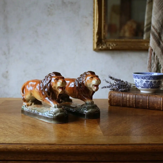 アンティーク ライオン 獅子の陶器置物 イギリス 1900年代初期 ペア2体を飾った全体の雰囲気