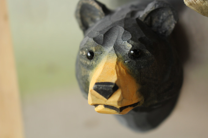 木彫りの熊の顔