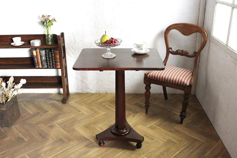 アンティーク ティルトトップテーブル イギリス こっくりとしたブラウンのサイドテーブル オケージョナルテーブル