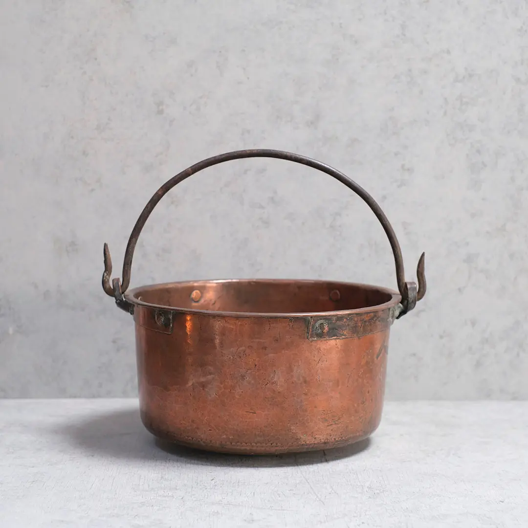 コッパー製の古い大鍋